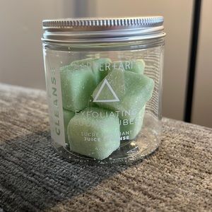 Exfoliating sugar cubes